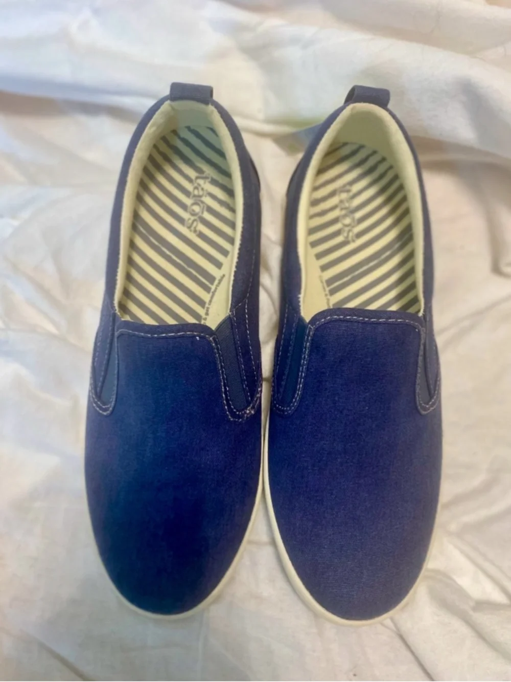 NWT Taos Dandy Sneakers Canvas Slip On Denim Blue Chambray Sneakers 9.5